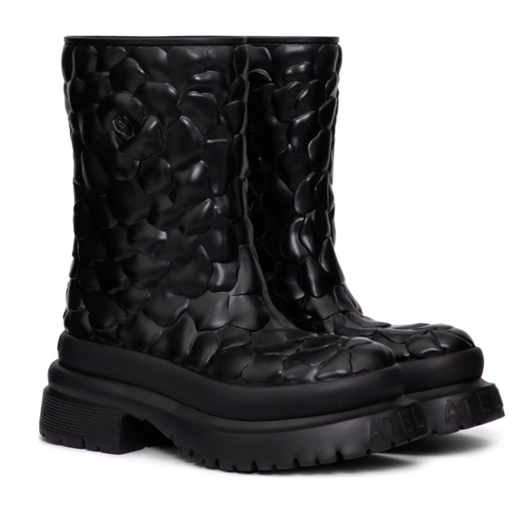NIB $850 Valentino Atelier 03 Rose Edition Water Resistant Rain Boot in size 40!